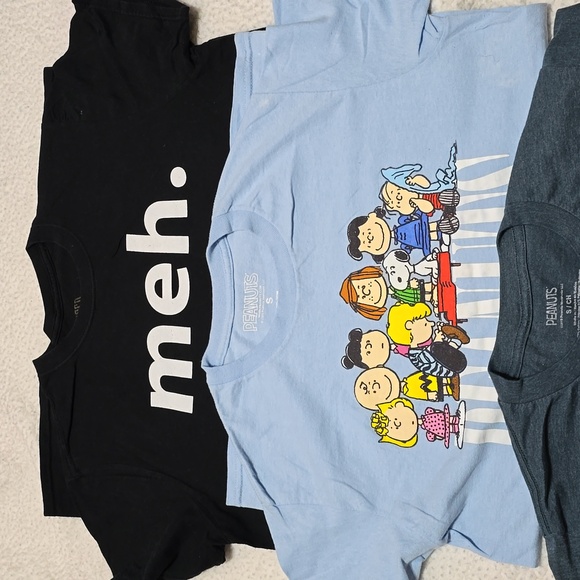 3 T-shirts. SIZE: SMALL and Medium - Picture 1 of 4